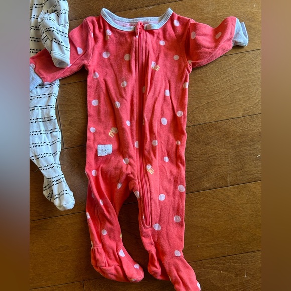 Bundle of 3 month old zip footie onesies - Picture 2 of 8